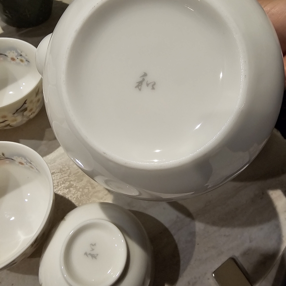 Teapot and matching cups set 7. Beautiful cherry Blossoms design. - Picture 6 of 8